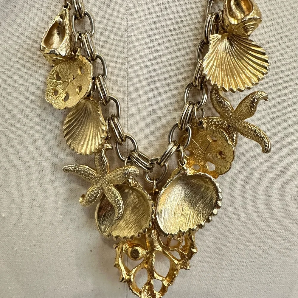 Vintage Gold Tone Metal Tropical Beach Shell and Starfish Statement Necklace - Picture 2 of 8